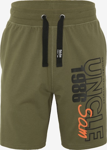 UNCLE SAM Regular Shorts in Grün: predná strana