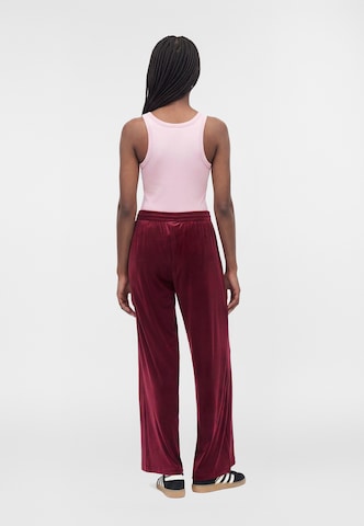 Largi Pantaloni 'ESS' de la ADIDAS ORIGINALS pe roșu