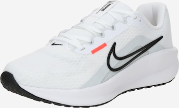 Chaussure de course 'DOWNSHIFTER 13' NIKE en blanc : devant