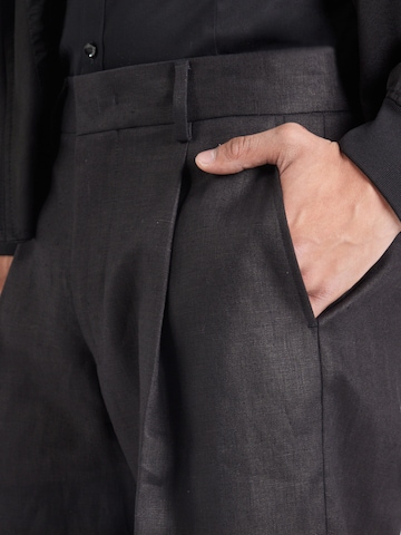 regular Pantaloni con pieghe 'Kay' di NN07 in nero