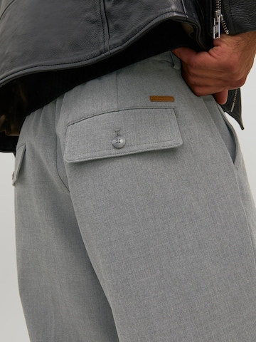 JACK & JONES Normální Kalhoty se sklady v pase 'Bill' – šedá