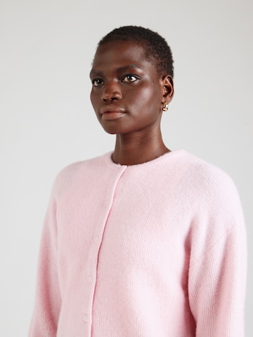 Cardigan & Other Stories en rose