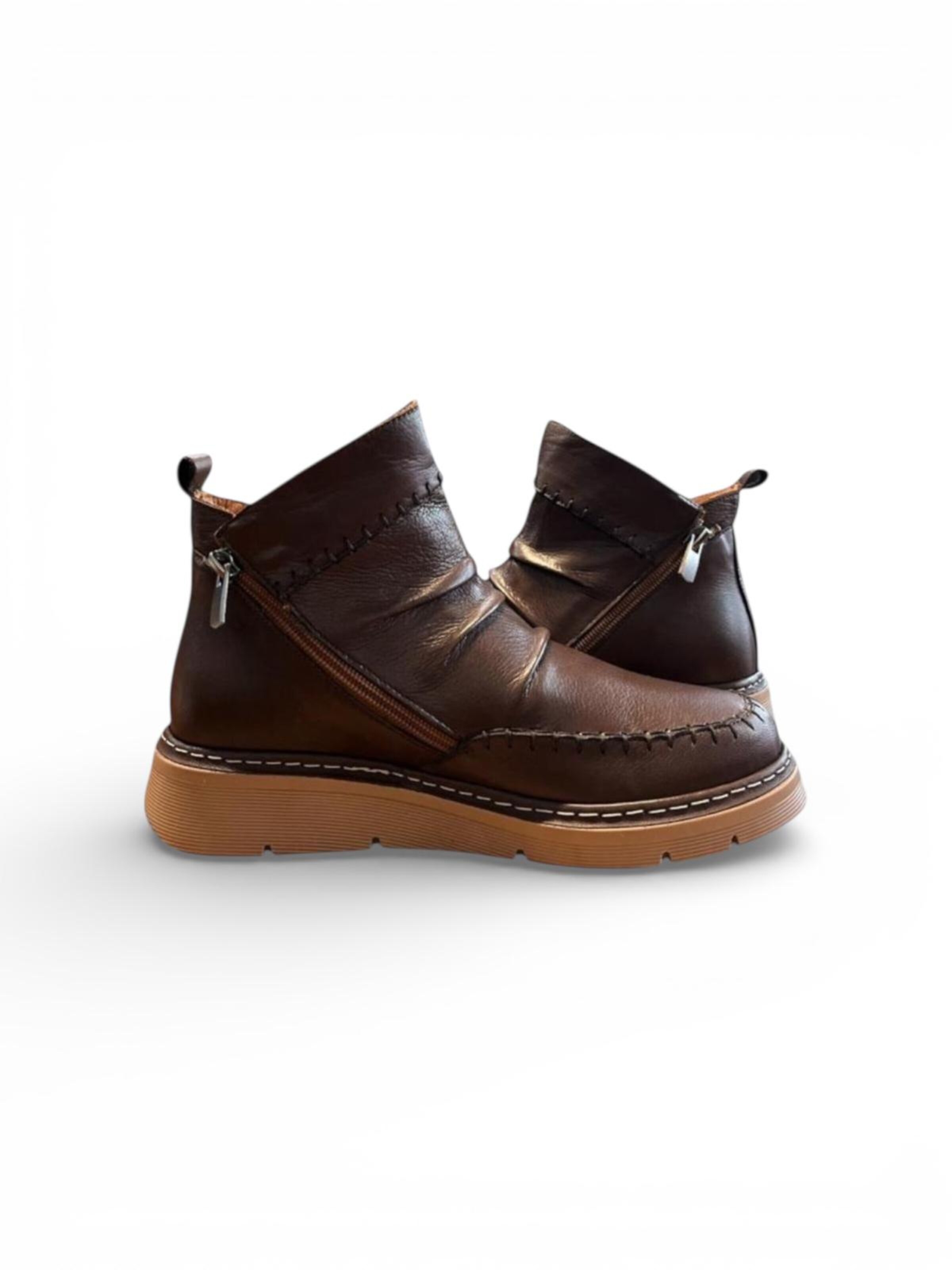 Begoria Boots in Brown