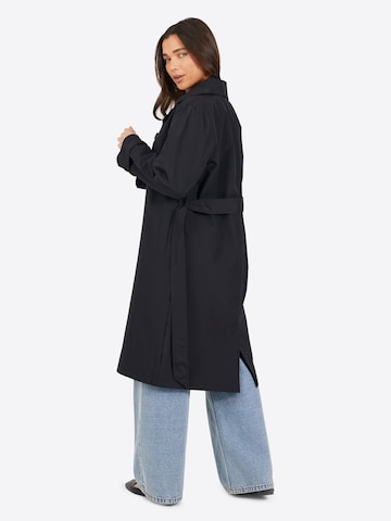 Cappotto di mezza stagione di BRAVE SOUL in nero