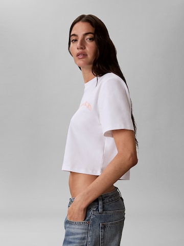 T-shirt 'Boxy' Calvin Klein Jeans en blanc