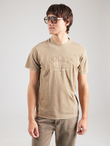 GUESS T-Shirt in Grün: Vorderseite