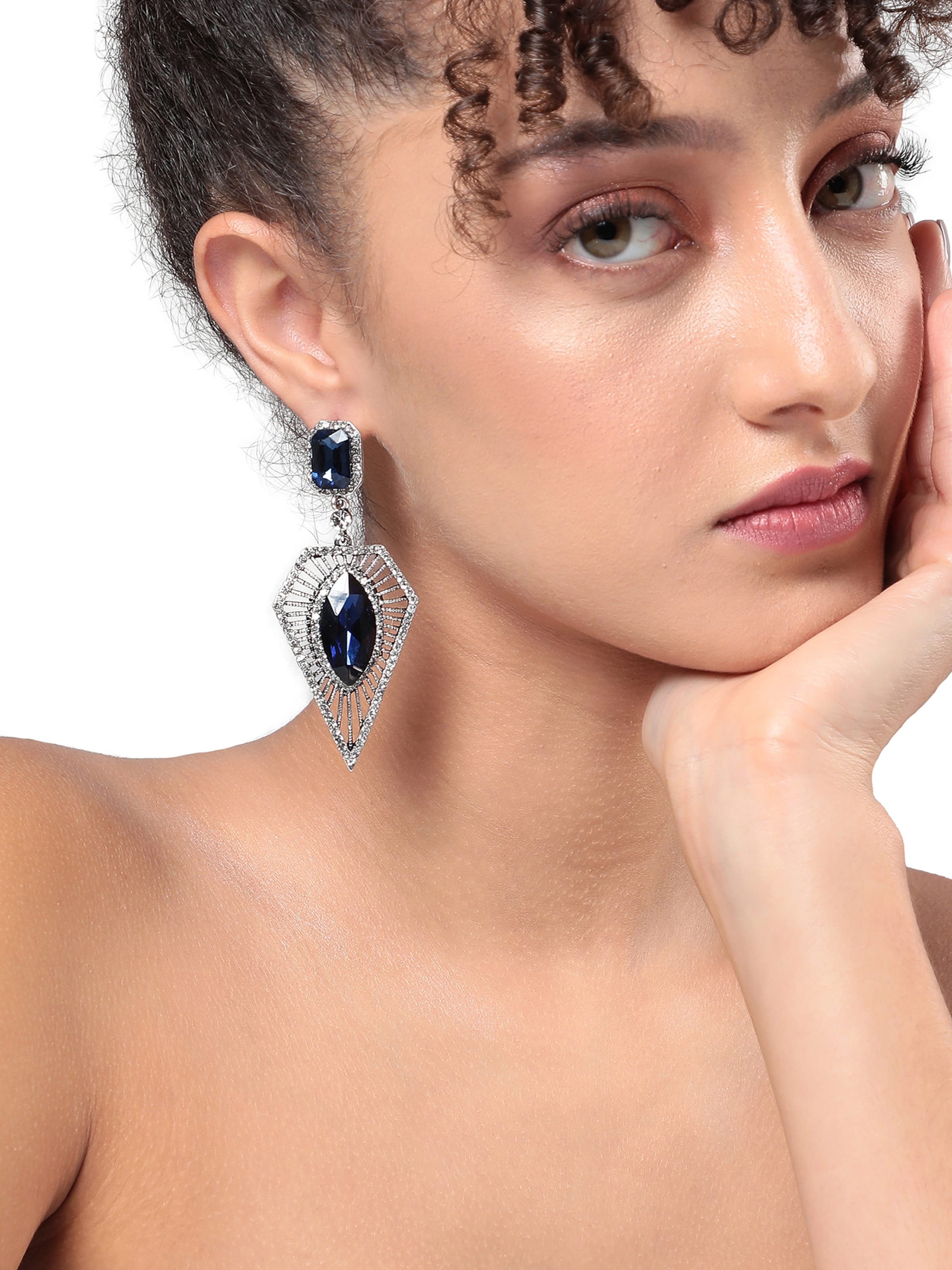 Boucles d'oreilles 'Nirwat' SOHI en bleu : devant