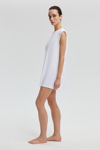 Robe Touche Prive en blanc : devant