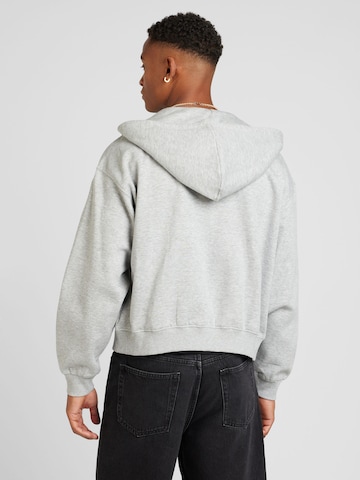 Giacca di felpa di WEEKDAY in grigio