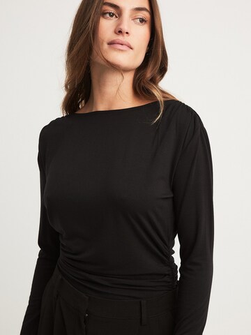 NA-KD Shirt in Black: front