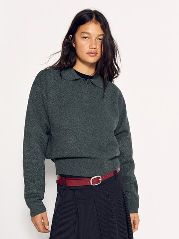 Bershka Sweater in Grey: front