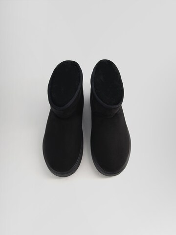 Bershka Boots in Schwarz