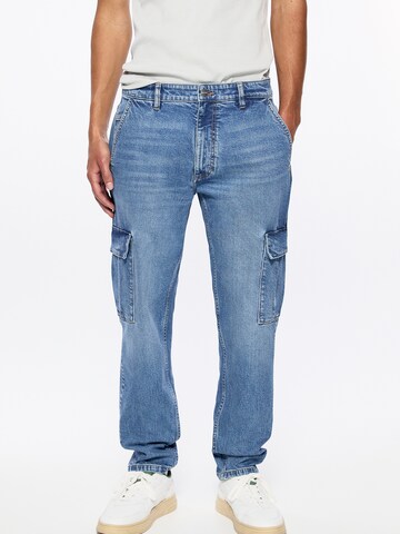 Pull&Bear Loosefit Cargojeans in Blauw: voorkant