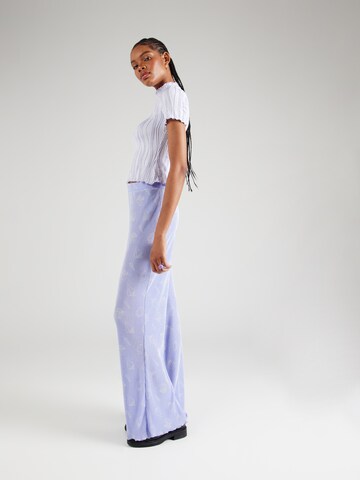 florence by mills exclusive for ABOUT YOU - Loosefit Pantalón 'Rain Showers' en lila