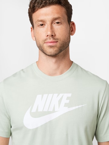 Nike Sportswear Regularny krój Koszulka 'Icon Futura' w kolorze zielony