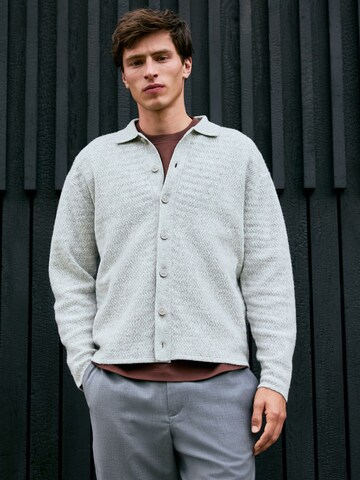 Next Cardigan i grå: forside