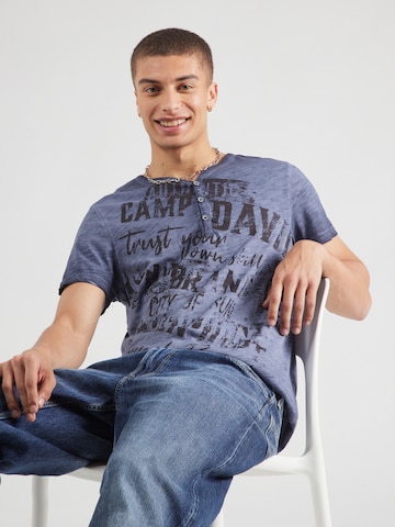 CAMP DAVID - Camiseta en azul: frente