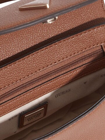 GUESS Schoudertas in Bruin