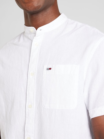 Coupe regular Chemise 'MAO' Tommy Jeans en blanc