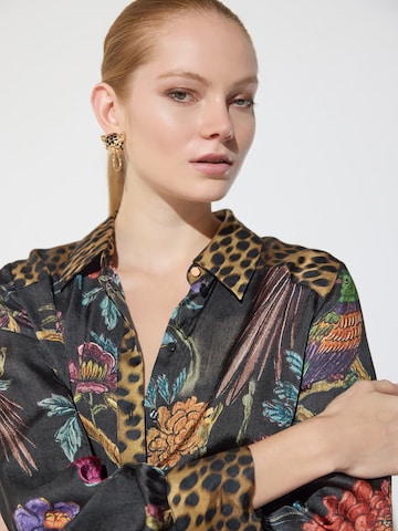 Camicia da donna di Lola Casademunt in nero: frontale