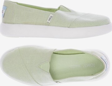 TOMS Flats & Loafers in 39 in Green: front