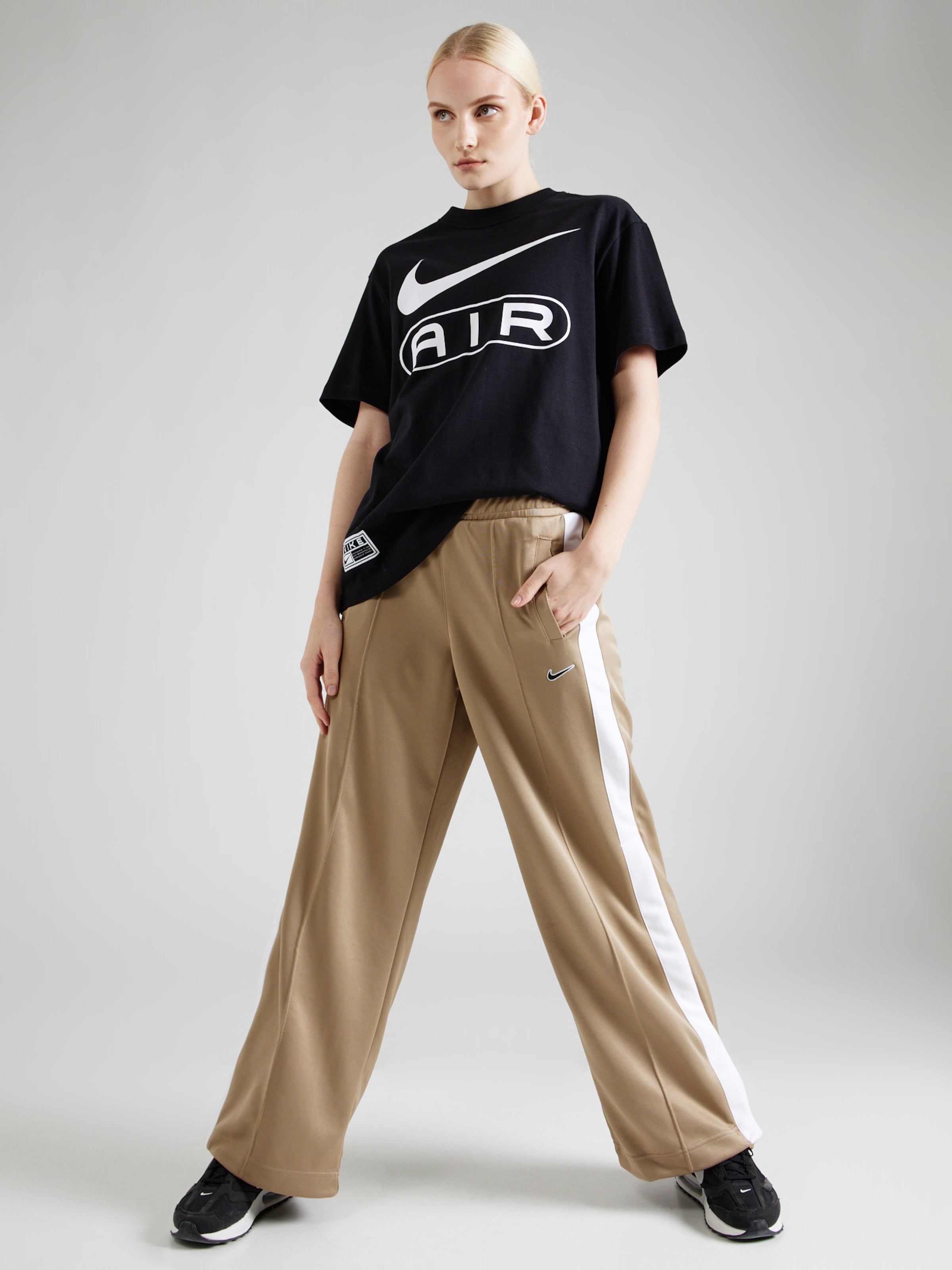 Wide Leg Pantalon Nike Sportswear en Kaki ABOUT YOU