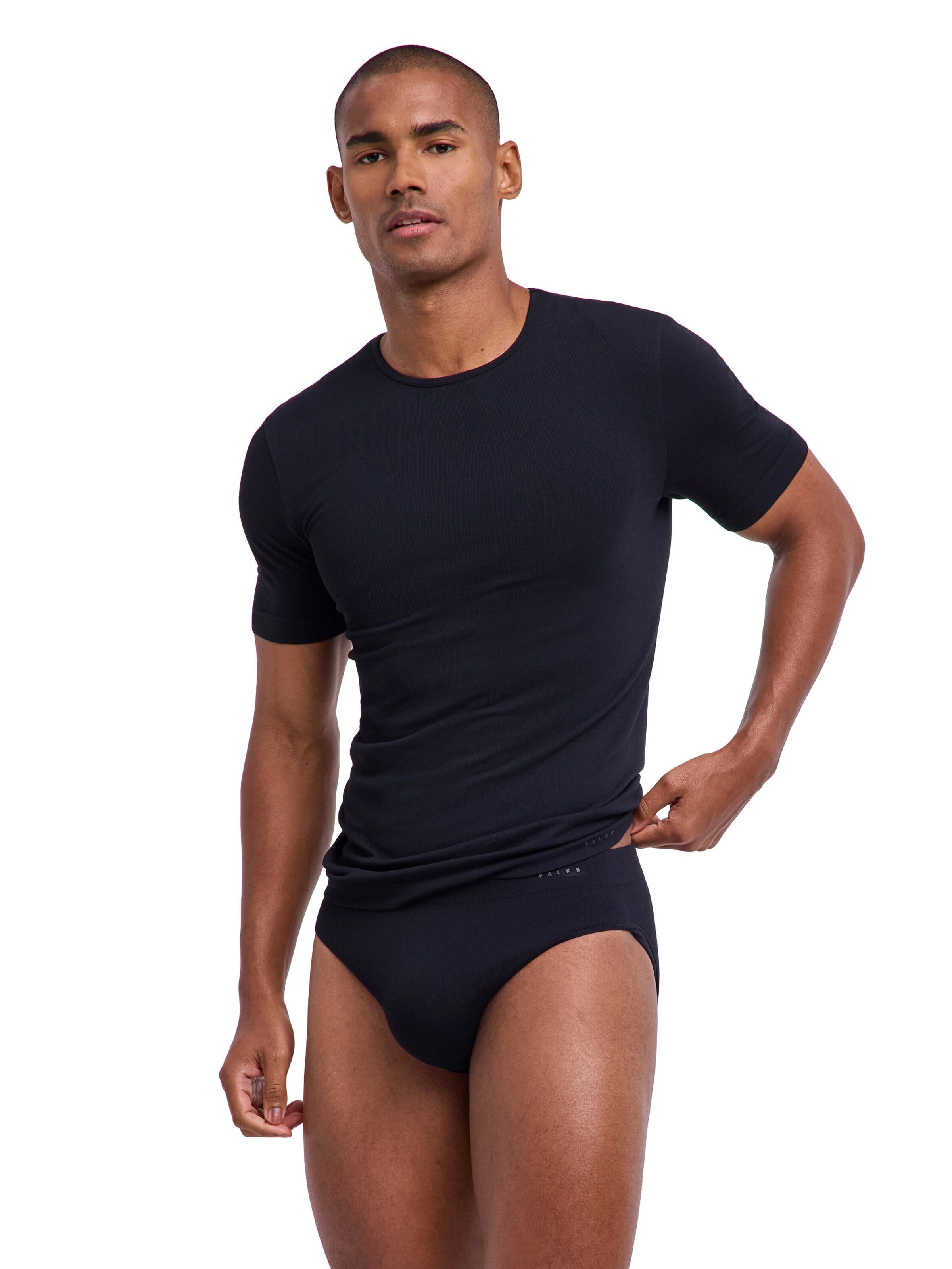 FALKE Undershirt 'Seamless' in Black: front