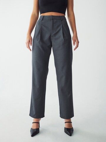 Willa Loose fit Pleat-front trousers 'FREYA ' in Grey: front