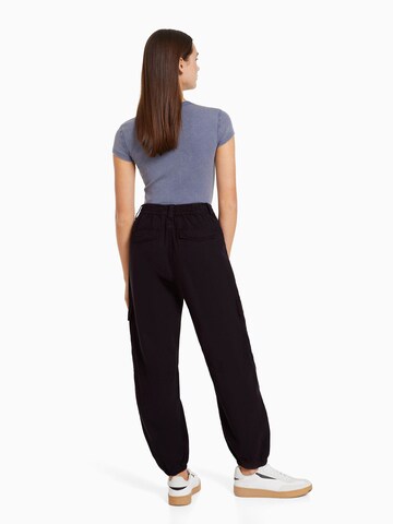 Bershka Tapered Hose in Schwarz