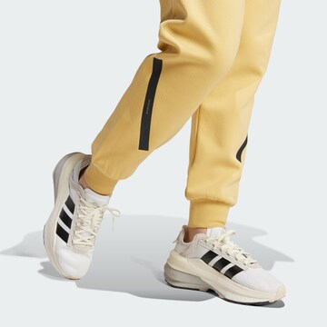 Effilé Pantalon de sport 'Z.N.E.' ADIDAS SPORTSWEAR en jaune