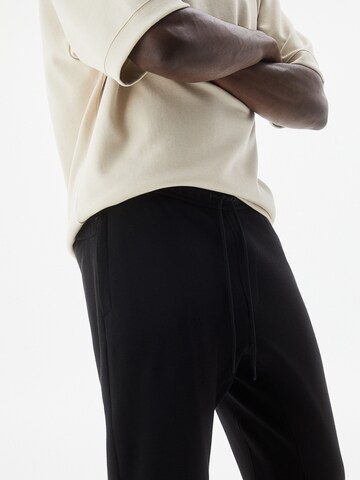 Pull&Bear Tapered Trousers in Black