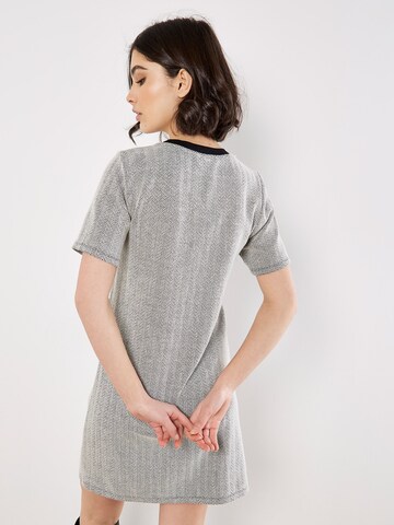 Robe ' ' Apricot en gris