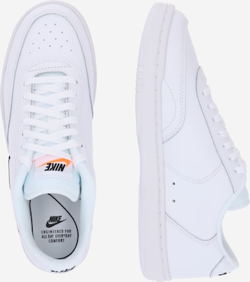 Sneaker bassa 'Court Vintage' di Nike Sportswear in bianco