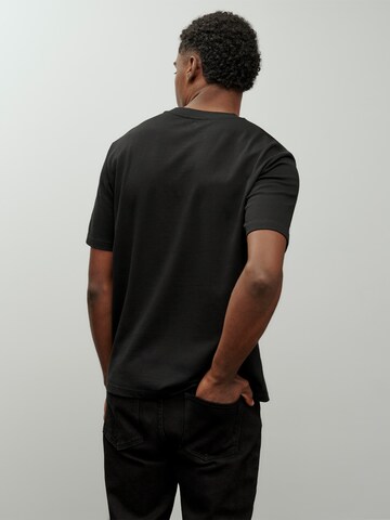 DAN FOX APPAREL Футболка 'Essentials Mid Weight' в Черный