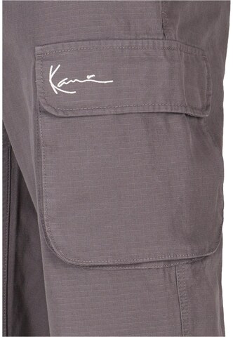 Regular Pantalon cargo Karl Kani en gris