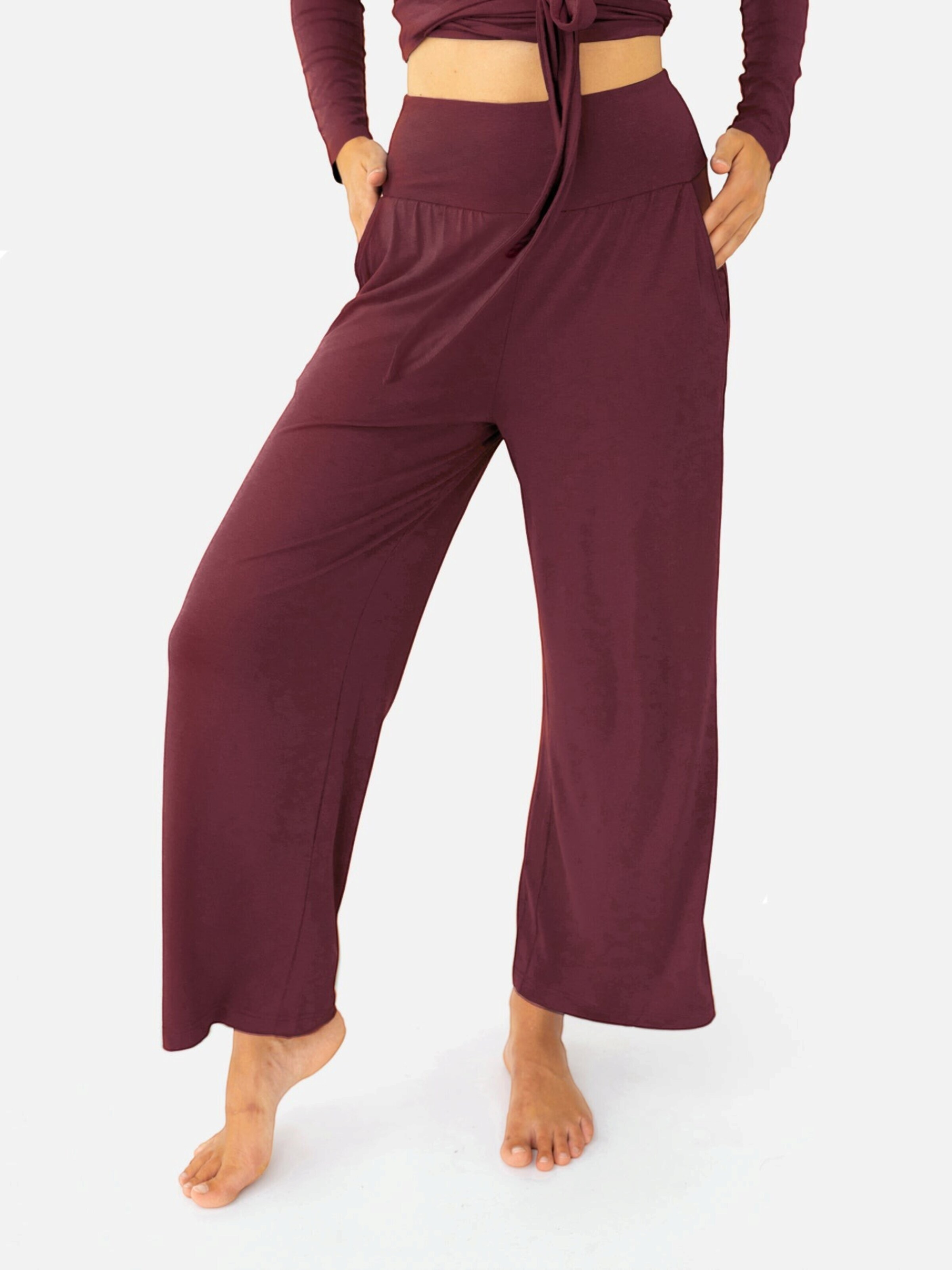 LOTUSCRAFTS Wide leg Sports trousers 'Heya Culotte' in Red
