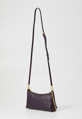 Coccinelle Schultertasche 'Aura' in Lila
