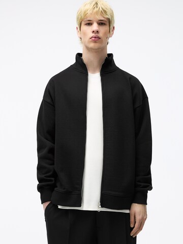 Pull&Bear Sweat jacket in Black: front