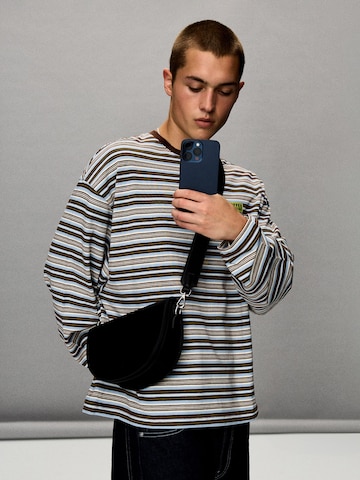 Bershka Schoudertas in Zwart