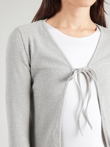 PIECES Вязаная кофта 'PCKITTE' в Серый