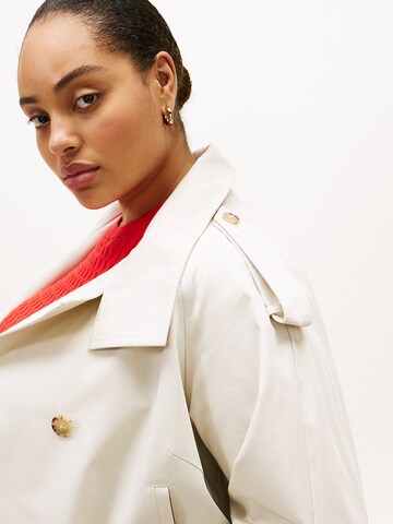 Tommy Hilfiger Curve Between-seasons coat in Beige