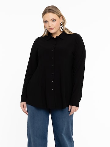 Yoek Blouse in Zwart: voorkant