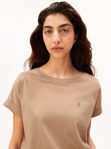 T-shirt 'IDAARA' ARMEDANGELS en beige