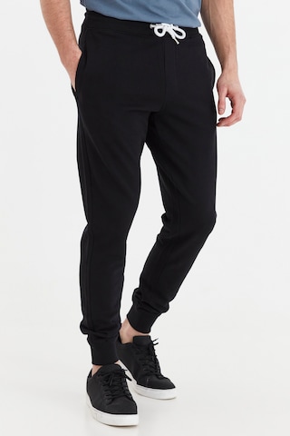 !Solid Regular Sweatpants 'TAMBERT' in Schwarz: predná strana