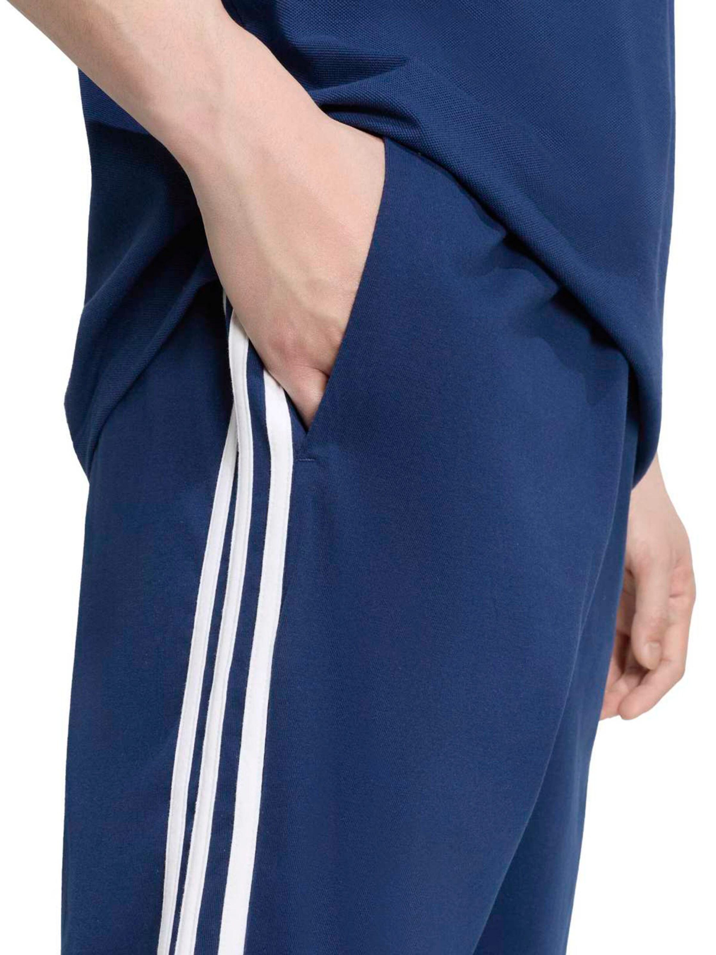 ADIDAS SPORTSWEAR Štandardný strih Športové nohavice 'Essentials' - Modrá