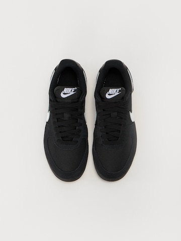 Nike Sportswear Platform trainers 'Field General' in Black