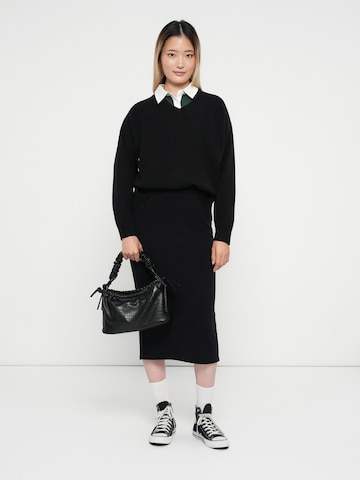 GAP Sweater in Black