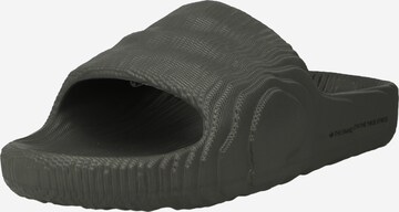 ADIDAS ORIGINALS Pantolette 'Adilette 22' i grå: framsida