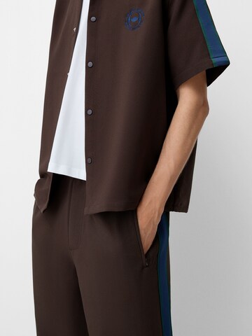 Bershka Loosefit Kalhoty – hnědá