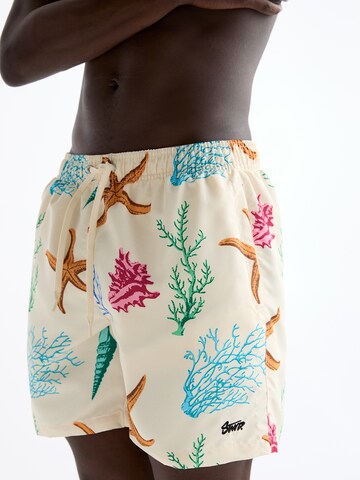 Pull&Bear Badeshorts in Beige